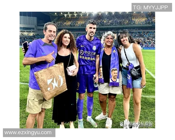 足球明星面对记者采访时的害羞瞬间引发的趣味故事与背后心声